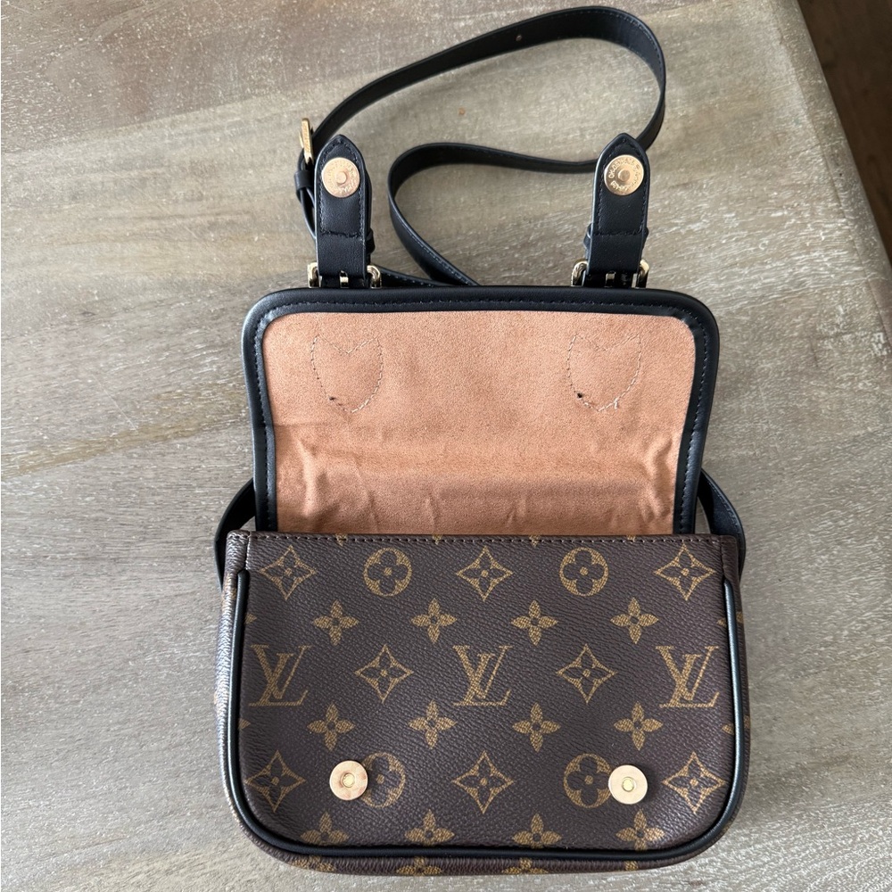 Purse - Picture 2 of 6